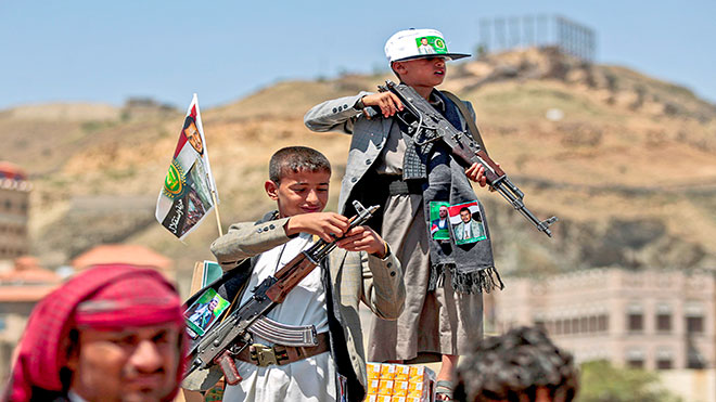 صورة صحيفة ذا تايمز البريطانية: ميليشيات الحوثي تزج الأطفال بالصفوف الأمامية في المعارك