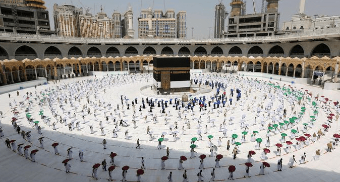 صورة السعودية تفتح باب العمرة من خارج المملكة شريطة أخذ لقاح فيروس كورونا