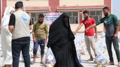 صورة منظمة أم القرى للإغاثة الإنسانية تقدم مساعدات غذائية للمهجرين بمخيم بزيبز في عامرية الفلوجة