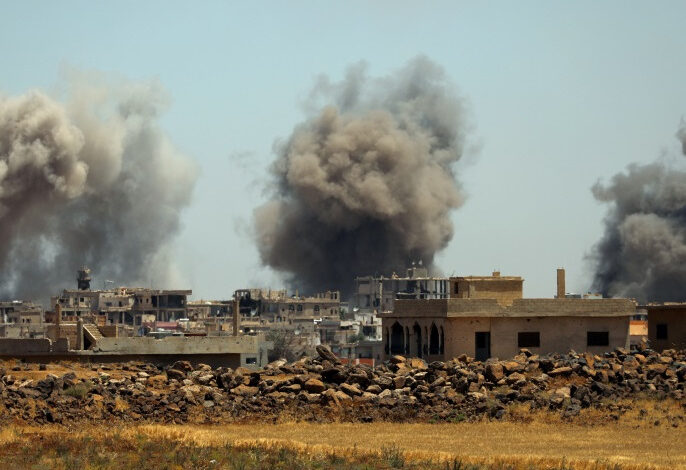 صورة النظام السوري يقصف أحياء درعا المحاصرة ويستهدف وفد المفاوضات