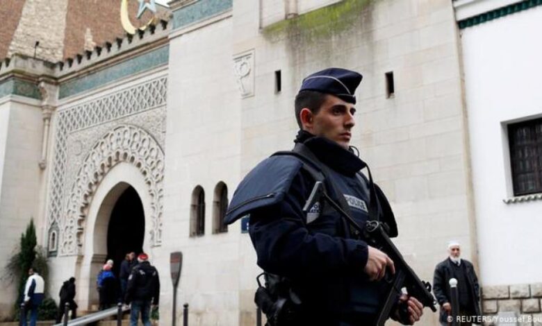 صورة فرنسا تعتزم إغلاق 7 مساجد وجمعيات إسلامية بحلول نهاية عام 2021