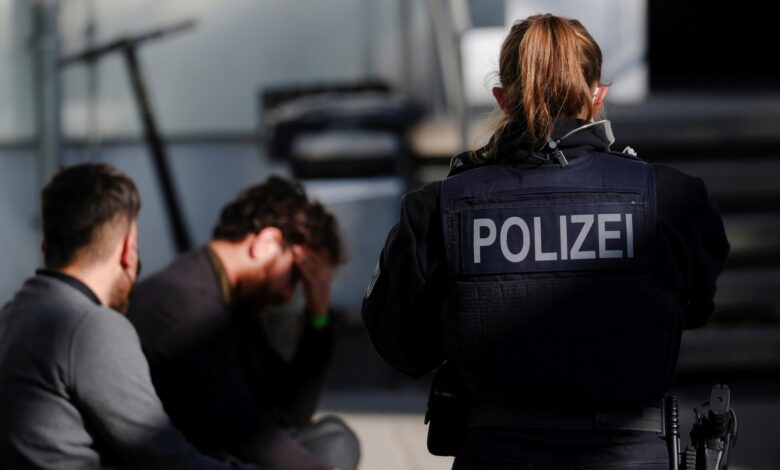 صورة الشرطة الألمانية تعتقل 23 مهاجرًا عراقيًا على الحدود الألمانية البولندية