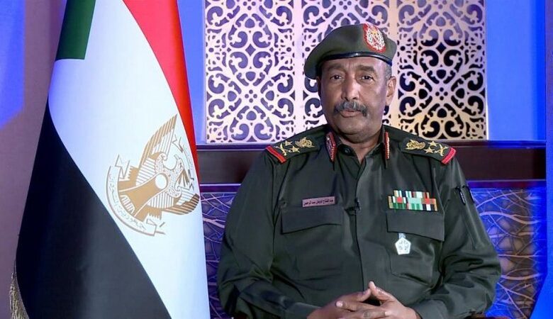 صورة البرهان يعلن حالة الطوارئ في السودان ويحل مجلسي السيادة والوزراء