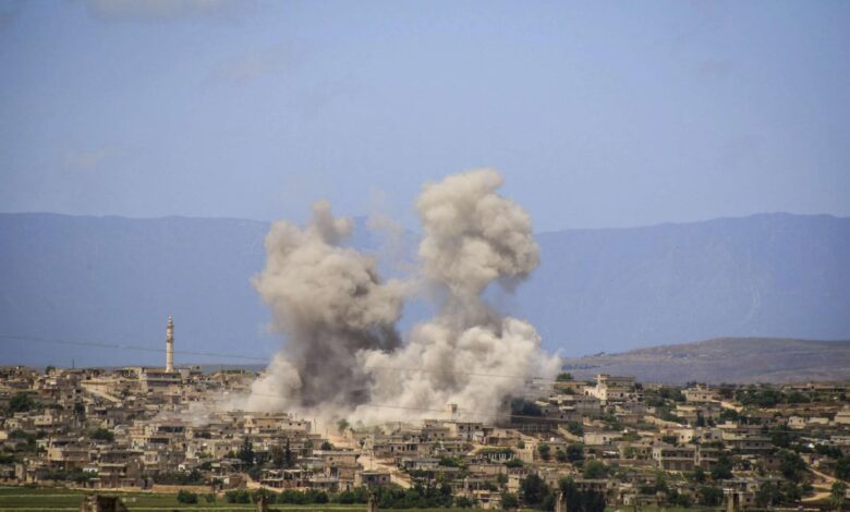 صورة مقتل وإصابة عشرات المدنيين بجروح في قصف لقوات النظام على إدلب