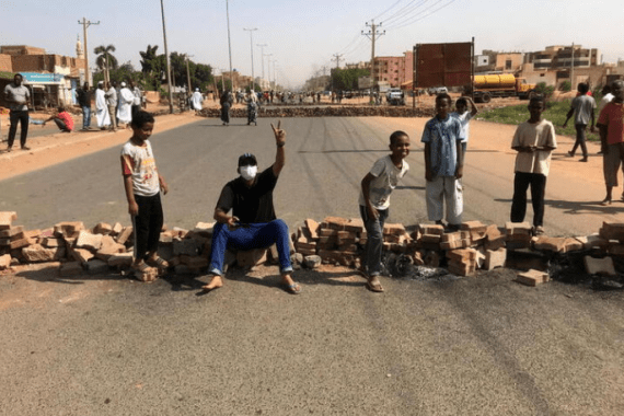 صورة لجان شعبية تعلن عن جدول ثوري يتضمن عصيانًا مدنيًا رفضًا للانقلاب العسكري في السودان