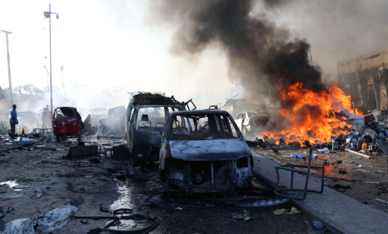 صورة مقتل 5 أشخاص وإصابة 15 على الأقل بانفجار سيارة ملغومة في مقديشو
