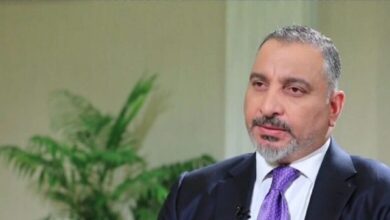 صورة مستشار رئيس الوزراء يتوعد بمحاسبة المتورطين باستهداف منزل الكاظمي