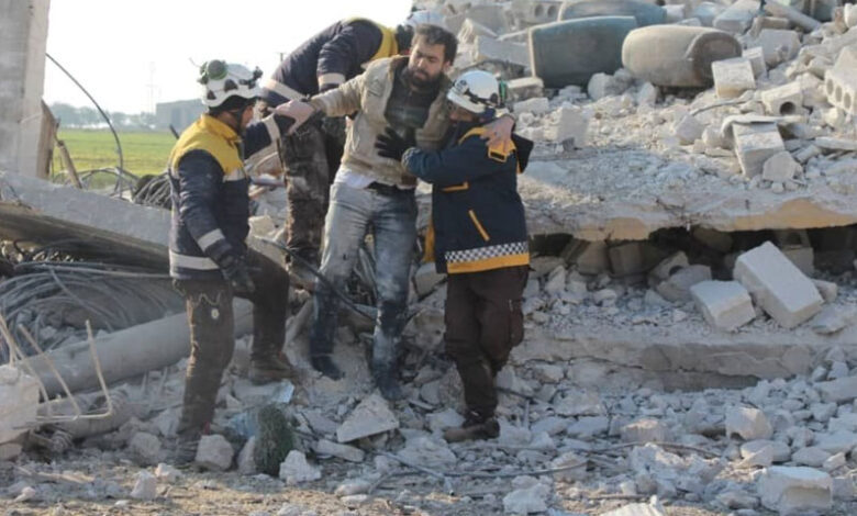 صورة سقوط ضحايا مدنيين في قصف للنظام السوري على قرية كفرنوران بمحافظة حلب