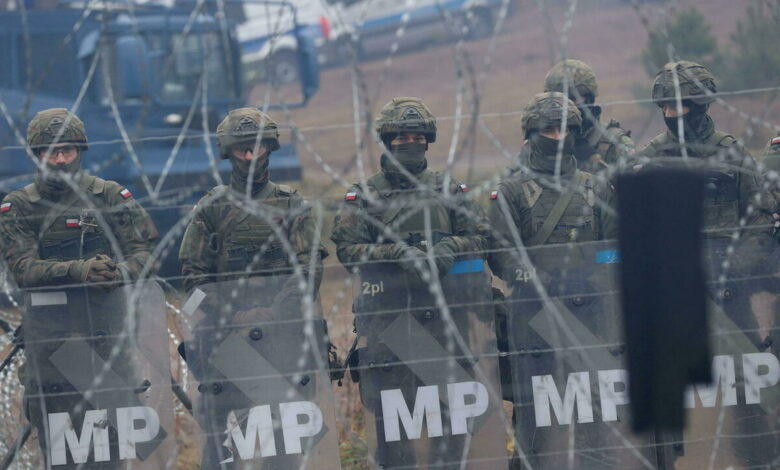 صورة بولندا تطالب الناتو “بإجراءات ملموسة” ولا تستبعد إغلاقًا كاملًا لحدودها