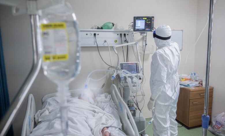 صورة صحيفة الغارديان: فيروس كورونا لن يختفي قريبًا.. وعلاجه ما زال صعبًا