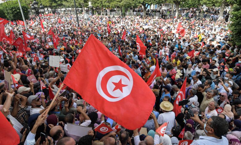صورة 35 منظمة حقوقية في تونس تنتقد استخدام قانون مكافحة جرائم الاتصال ضد المعارضين