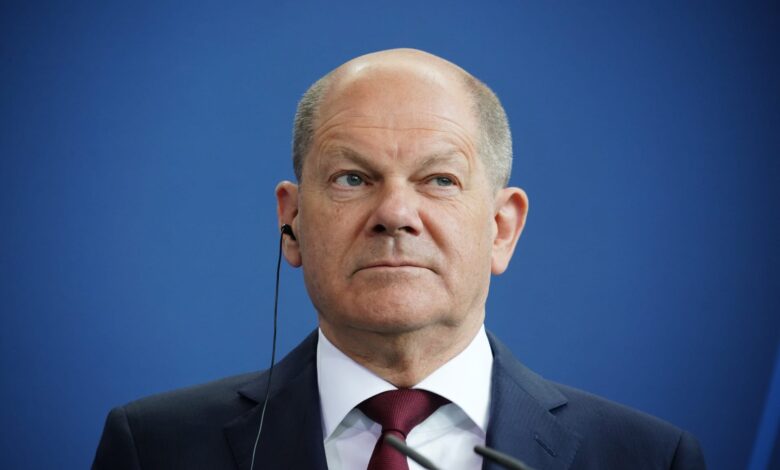 صورة المستشار الألماني يوافق على تزويد أوكرانيا بدبابات “ليوبارد”