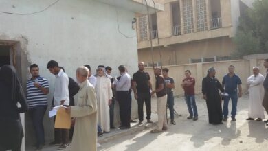 صورة سياسة “البذخ” في التوظيف الحكومي تصيب المؤسسات بالخمول وتكبل الاقتصاد العراقي