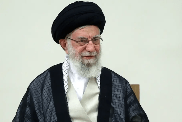 صورة المرشد الإيراني يدعو السلطات الأمنية للتعامل مع الاحتجاجات بطريقة صارمة