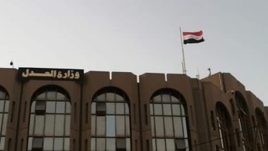 صورة هيئة النزاهة: ضبط 12 معقبًا بدون سند قانوني في دوائر وزارة العدل