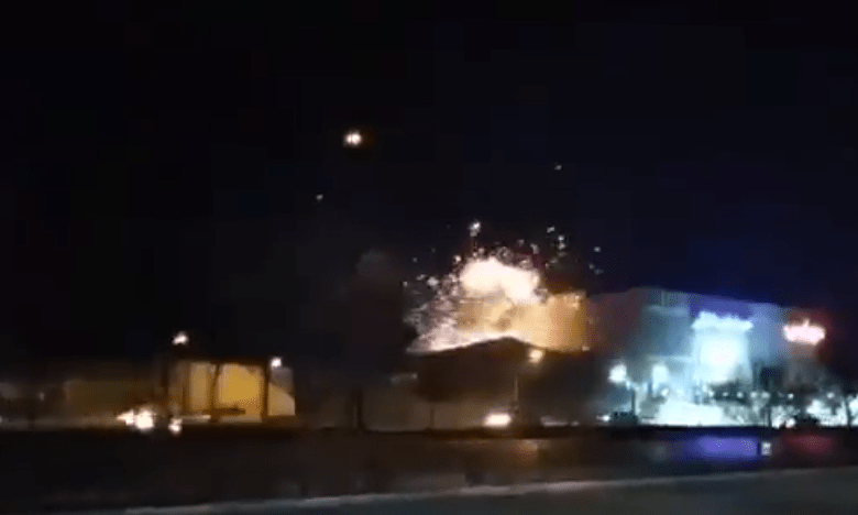 صورة مصنع عسكري في أصفهان يتعرض لهجوم بثلاث طائرات مسيّرة