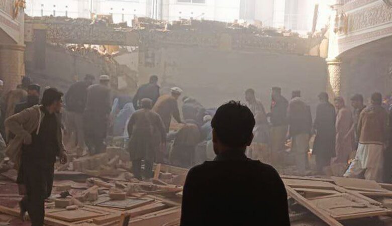 صورة مقتل نحو 60 وإصابة العشرات في حصيلة أولية بانفجار في مدينة بيشاور