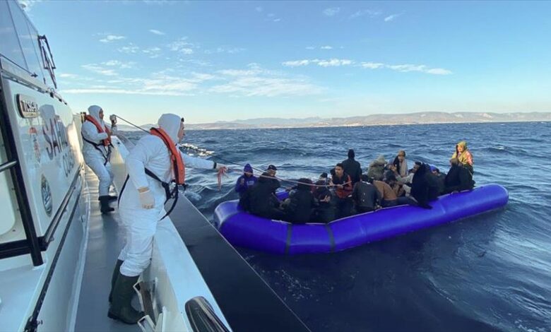 صورة خفر السواحل التركي ينقذ 51 مهاجرًا غير نظامي
