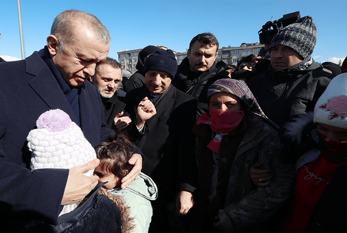 صورة الرئيس أردوغان: الدولة ستمنح 10 آلاف ليرة في المرحلة الأولى لكل عائلة متضررة