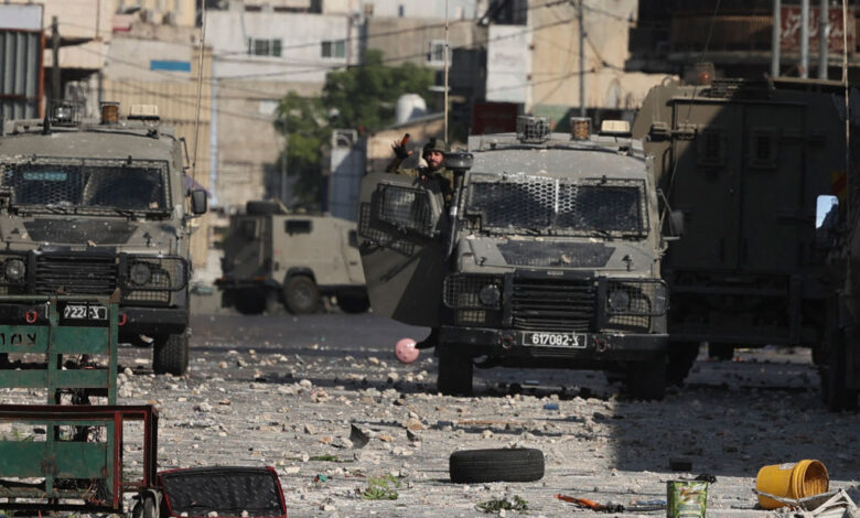 صورة إصابة العشرات من الفلسطينيين باعتداءات مستوطنين على بلدة حوارة جنوبي نابلس