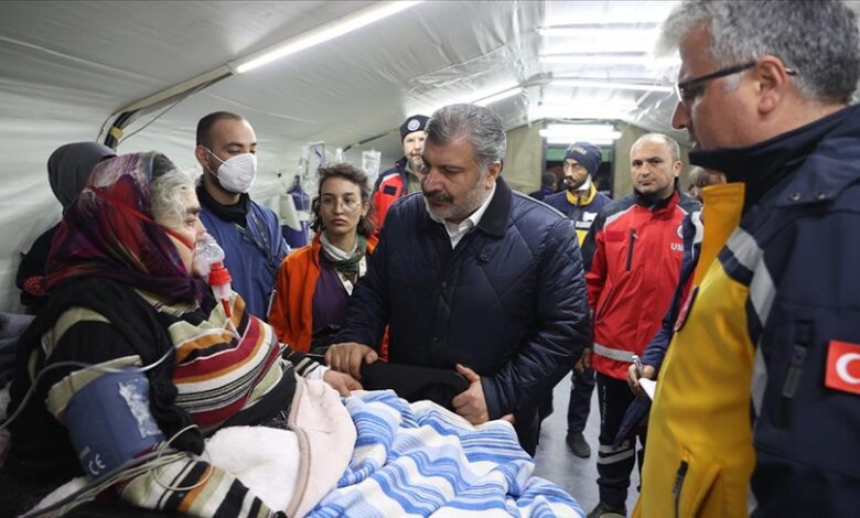 صورة وزير الصحة التركي: ارتفاع عدد ضحايا الهزات في هطاي إلى ستة قتلى و294 مصابًا