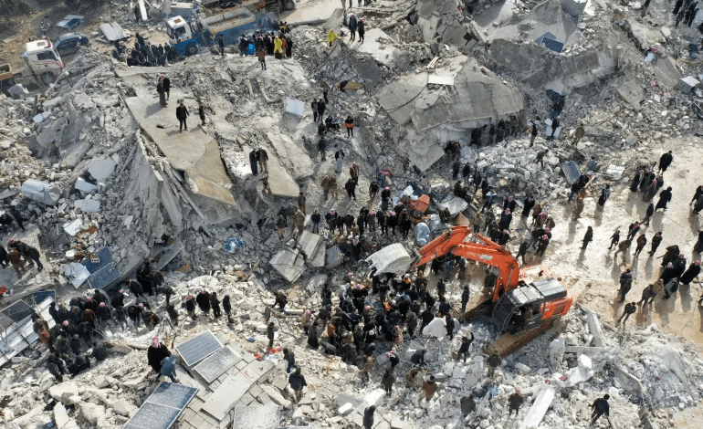 صورة عشرات المنظمات الإنسانية تناشد لإغاثة شمال غربي سوريا