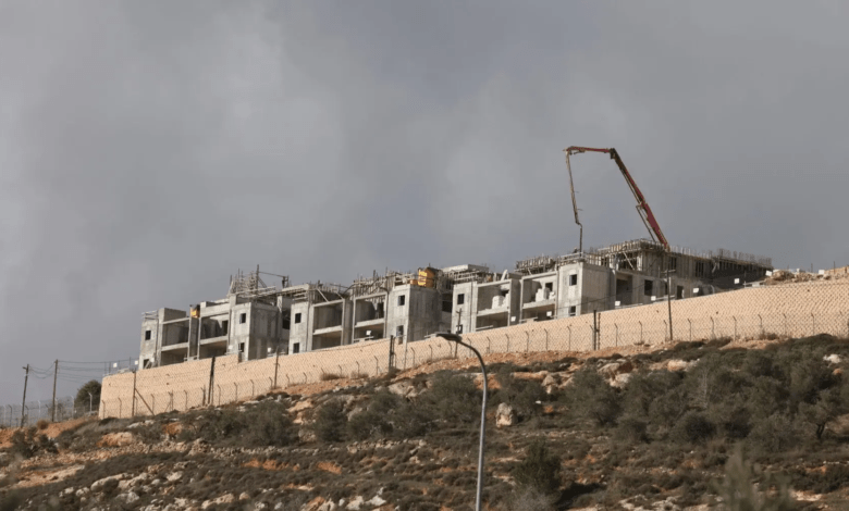 صورة الخارجية الفلسطينية تندد باستمرار التوسع الاستيطاني للاحتلال في الضفة الغربية