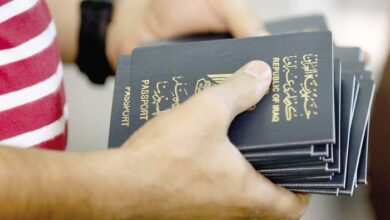 صورة آلاف المرضى: منع إصدار جوازات سفر يعرضنا لخطر الموت