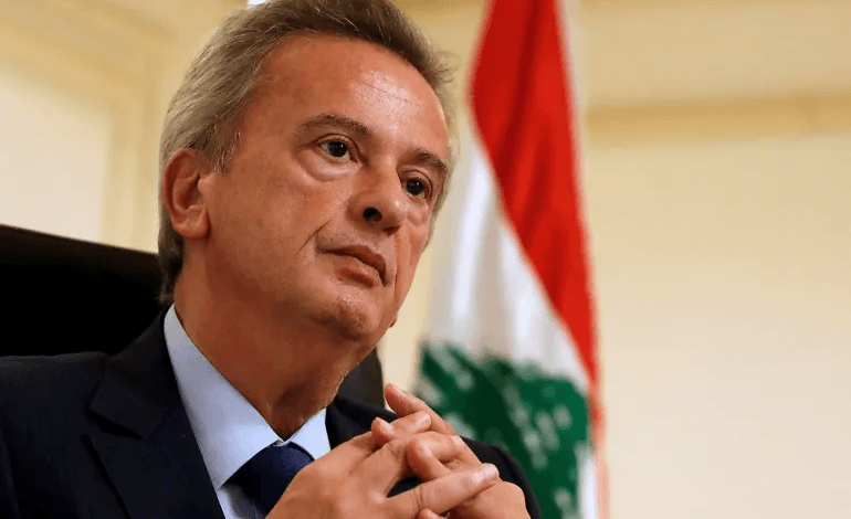 صورة حاكم مصرف لبنان رياض سلامة يتغيب عن جلسة استجوابه