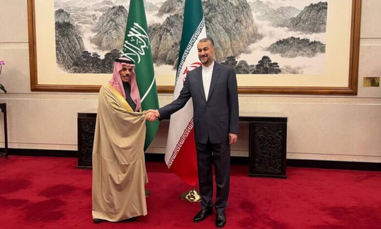 صورة وزيرا الخارجية السعودي والإيراني يتفقان على بدء ترتيبات فتح سفارتي البلدين