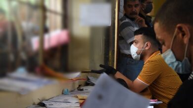 صورة خبراء اقتصاديون: موظفون يستلمون 4 أضعاف رواتب أقرانهم في وزارات أخرى