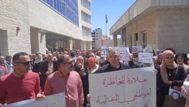 صورة لليوم الثالث.. موظفو مقر المالية يضربون عن العمل ويرفضون لقاء الوزيرة