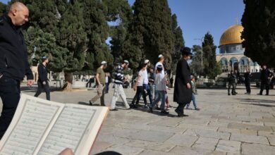 صورة رفع أعلام فلسطين كفيل بالرد على مسيرة الاحتلال لانتهاك حرمة المسجد الأقصى