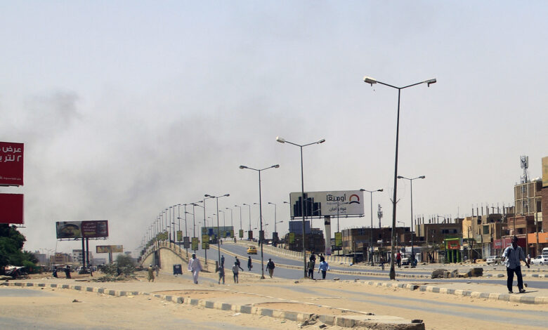 صورة حكومة الخرطوم: منح الموظفين عطلة رسمية حتى إشعار آخر بسبب المعارك العسكرية