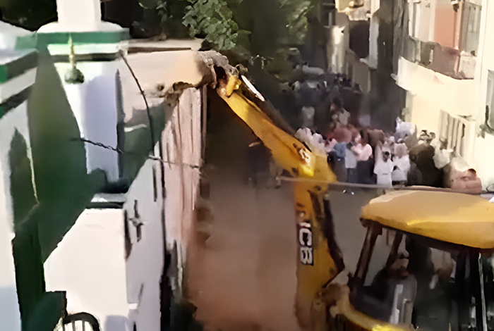 صورة السلطات الهندية تهدم مدرسة لتحفيظ القرآن وجزءًا من مسجد في نيودلهي