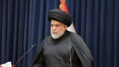 صورة الصدر يعلن تجميد التيار باستثناء صلاة الجمعة لسنة واحدة على الأقل