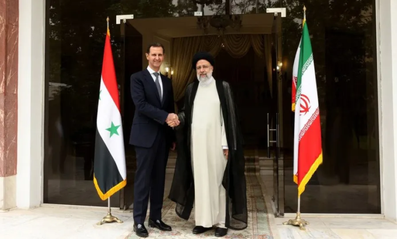 صورة الرئيس الإيراني إبراهيم رئيسي يبدأ زيارة لدمشق لتوقيع اتفاقيات مع النظام