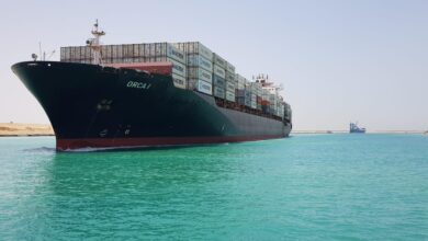 صورة انخفاض حجم التجارة عبر قناة السويس بنسبة 45% خلال الشهرين الماضيين