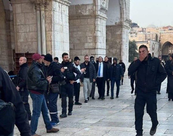 صورة وزير الأمن في حكومة الاحتلال يقتحم المسجد الأقصى بحماية الشرطة