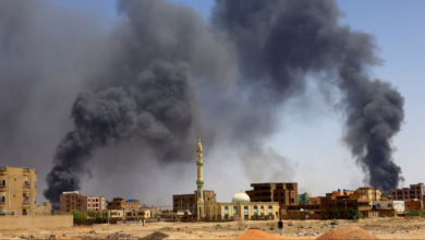 صورة انفجارات تهز وسط الخرطوم وتواصل الاشتباكات بين الجيش وقوات الدعم السريع