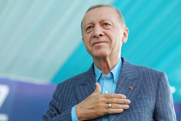 صورة الأمين العام لهيئة علماء المسلمين في العراق يهنئ الرئيس أردوغان بفوزه في الانتخابات