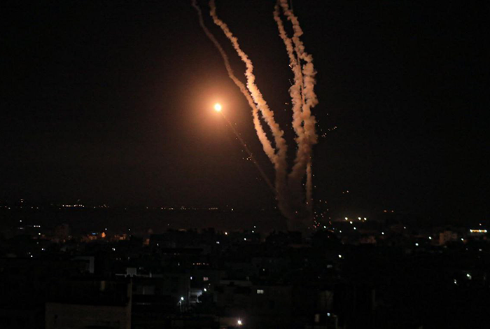 صورة اتفاق لوقف إطلاق النار في غزة بعد غارات ورشقات صاروخية متبادلة