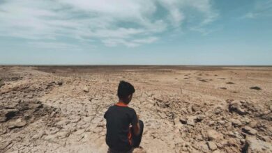 صورة عراقيون: من المعيب أن نعيش جوار بحيرة الحبانية ولا نجد مياهًا للشرب