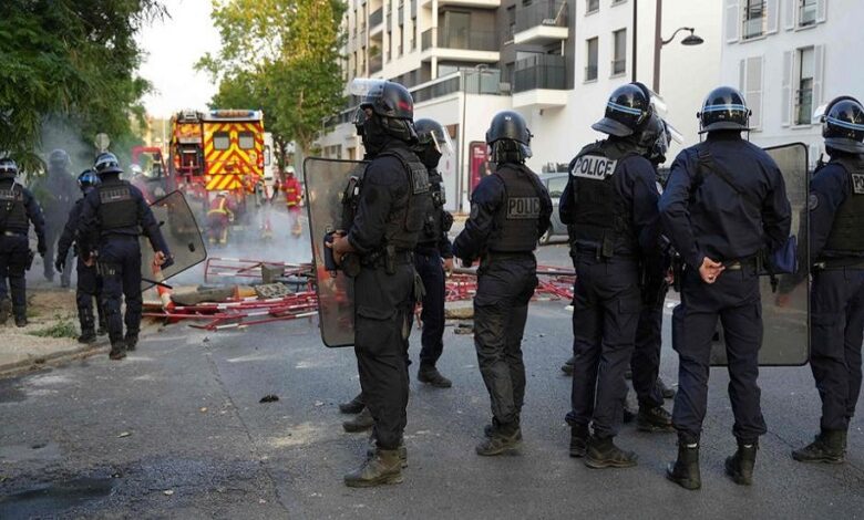 صورة غضب في فرنسا إثر مقتل شاب من أصول جزائرية برصاص الشرطة الفرنسية