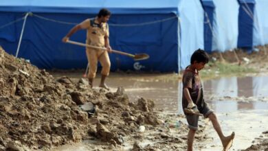 صورة تقارير صحفية: النازحون يفتقرون إلى الخدمات الأساسية والحكومة تتنصل من مسؤولياتها