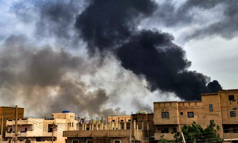 صورة توسع نطاق المعارك في السودان والإعلان عن مقتل 16 مدنيًا في دارفور