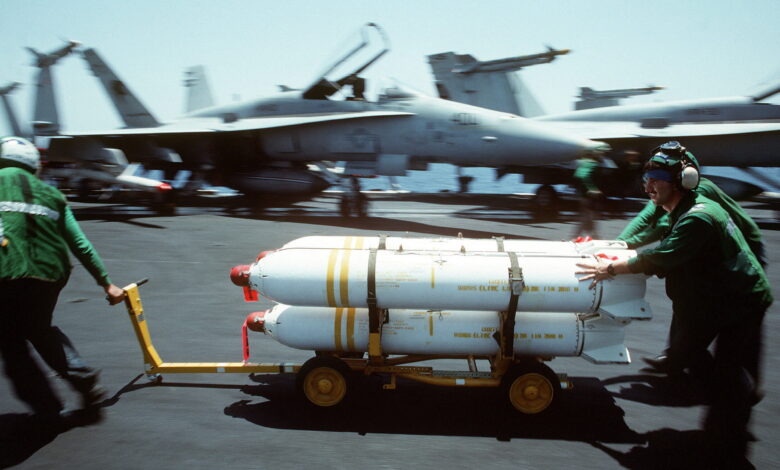 صورة شبكة أي بي سي الأمريكية: إدارة بايدن تقرر إرسال القنابل العنقودية المحظورة دوليًا لكييف