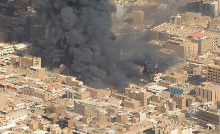 صورة مقتل 17 شخصًا وإصابة العشرات في قصف مكثف استهدف أم درمان والخرطوم