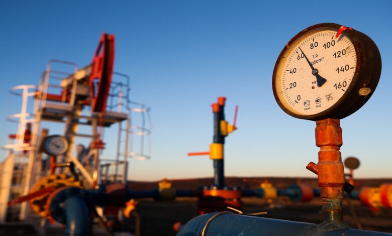 صورة أسعار النفط تواصل الارتفاع التدريجي وبرنت يتخطى حاجز الـ 82 دولارًا للبرميل