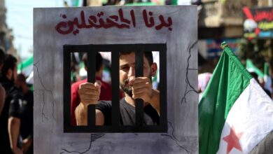 صورة عشرات السوريين المعتقلين لدى السلطات في العراق لا يزال مصيرهم مجهولاً